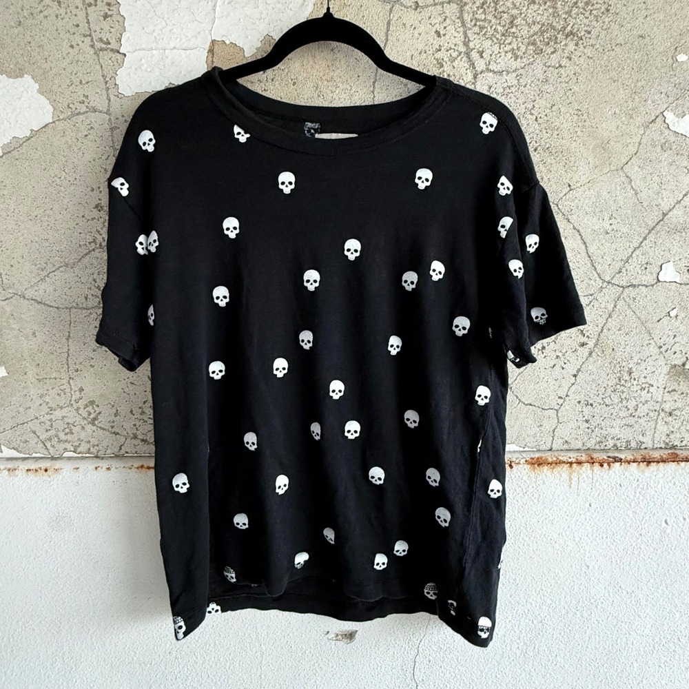Chaser Skull Print T Shirt Women M Graphic Tee Linen Goth Grunge Halloween AOP